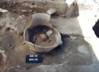 Cronica Cercetărilor Arheologice din România, Campania 2000. Raportul nr. 156, Poduri, Dealul Ghindarului (Rusăieşti)<br /><a href='CronicaCAfotografii/2000/156/fig5.jpg' target=_blank>Priveşte aceeaşi imagine într-o fereastră nouă</a>