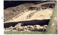 Chronicle of the Archaeological Excavations in Romania, 2001 Campaign. Report no. 187, Roşia Montană, Islaz<br /><a href='CronicaCAfotografii/2001/187/habad-locul-biserici-mnir-4.jpg' target=_blank>Display the same picture in a new window</a>