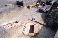Chronicle of the Archaeological Excavations in Romania, 2002 Campaign. Report no. 11, Alba Iulia, Bazinul olimpic/ Stadionul Cetate/ Staţia OMV (Necropola romană nordică)<br /><a href='CronicaCAfotografii/2002/011/1.jpg' target=_blank>Display the same picture in a new window</a>