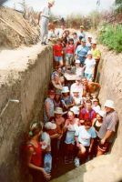 Cronica Cercetărilor Arheologice din România, Campania 2002. Raportul nr. 81, Galaţi, Cartierul Dunărea (Cătuşa)<br /><a href='CronicaCAfotografii/2002/081/m-brudiu-2002-fig3-grup.jpg' target=_blank>Priveşte aceeaşi imagine într-o fereastră nouă</a>