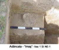 Chronicle of the Archaeological Excavations in Romania, 2003 Campaign. Report no. 4, Adâncata, Imaş.<br /> Sector T6-2003.<br /><a href='CronicaCAfotografii/2003/004/T6-2003/adancata-vas-1-si-ne-1.JPG' target=_blank>Display the same picture in a new window</a>. Title: T6-2003