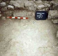 Chronicle of the Archaeological Excavations in Romania, 2004 Campaign. Report no. 1, Adamclisi, Cetate.<br /> Sector tumul.<br /><a href='CronicaCAfotografii/2004/001/rsz-12.jpg' target=_blank>Display the same picture in a new window</a>