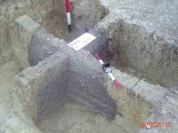 Cronica Cercetărilor Arheologice din România, Campania 2004. Raportul nr. 100, Fulgeriş, La Trei Cireşi (Dealul Fulgeriş).<br /> Sectorul Ilustratie.<br /><a href='CronicaCAfotografii/2004/100/rsz-2.jpg' target=_blank>Priveşte aceeaşi imagine într-o fereastră nouă</a>