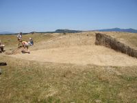 Cronica Cercetărilor Arheologice din România, Campania 2007. Raportul nr. 19, Brăduţ, Dealul Rotund (Muntele de Piatră)<br /><a href='CronicaCAfotografii/2007/019-BRADUT-CV-DealulRotund-C/DSCF0156.jpg' target=_blank>Priveşte aceeaşi imagine într-o fereastră nouă</a>