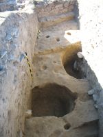 Cronica Cercetărilor Arheologice din România, Campania 2007. Raportul nr. 120, Pantelimon, Cetate<br /><a href='CronicaCAfotografii/2007/120-PANTELIMONU-DE-SUS-CT-Ulmetum-2/2-ulmetum-2007-primul-nivel-de-locuire-langa-curtina-de-se.JPG' target=_blank>Priveşte aceeaşi imagine într-o fereastră nouă</a>