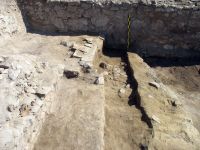 Cronica Cercetărilor Arheologice din România, Campania 2008. Raportul nr. 61, Pantelimon, Cetate<br /><a href='CronicaCAfotografii/2008/061/04-ulm-08-sector-est-baraci-n3-zid-demantelat.JPG' target=_blank>Priveşte aceeaşi imagine într-o fereastră nouă</a>