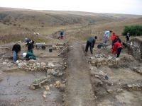 Cronica Cercetărilor Arheologice din România, Campania 2008. Raportul nr. 61, Pantelimon, Cetate<br /><a href='CronicaCAfotografii/2008/061/06-ulm-08-sector-sud-bazilica-activitate-muncitoreasca.JPG' target=_blank>Priveşte aceeaşi imagine într-o fereastră nouă</a>