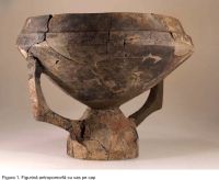 Cronica Cercetărilor Arheologice din România, Campania 2008. Raportul nr. 65, Pietrele, Gorgana<br /><a href='CronicaCAfotografii/2008/065/fig-1-figurina-antropomorfa-cu-vas-pe-cap.jpg' target=_blank>Priveşte aceeaşi imagine într-o fereastră nouă</a>