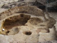 Cronica Cercetărilor Arheologice din România, Campania 2009. Raportul nr. 145, Negrileşti, Şcoala Generală (La Punte, Pin, Curtea Şcolii).<br /> Sectorul plansa-IMDA.<br /><a href='CronicaCAfotografii/2009/preventive/145/02-Complex-C2.jpg' target=_blank>Priveşte aceeaşi imagine într-o fereastră nouă</a>