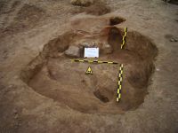 Cronica Cercetărilor Arheologice din România, Campania 2009. Raportul nr. 145, Negrileşti, Şcoala Generală (La Punte, Pin, Curtea Şcolii).<br /> Sectorul plansa-IMDA.<br /><a href='CronicaCAfotografii/2009/preventive/145/04-Complex-C6.jpg' target=_blank>Priveşte aceeaşi imagine într-o fereastră nouă</a>