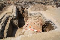 Cronica Cercetărilor Arheologice din România, Campania 2011. Raportul nr. 115, Făgăraş<br /><a href='CronicaCAfotografii/2011/115/fig-3-ansamblu-cu-structurile-zidite-din-s-2.jpg' target=_blank>Priveşte aceeaşi imagine într-o fereastră nouă</a>