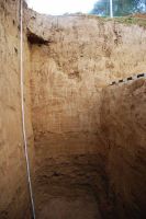 Cronica Cercetărilor Arheologice din România, Campania 2011. Raportul nr. 143, Sita Buzăului, Malul Dinu Buzea (Cremenea)<br /><a href='CronicaCAfotografii/2011/143/profil-3.jpg' target=_blank>Priveşte aceeaşi imagine într-o fereastră nouă</a>