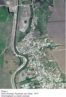 Cronica Cercetărilor Arheologice din România, Campania 2013. Raportul nr. 120, Negrileşti, Şcoala Generală (La Punte, Pin, Curtea Şcolii).<br /> Sectorul curtea-scolii.<br /><a href='CronicaCAfotografii/2013/120-negrilesti/curtea-scolii/pl-1.jpg' target=_blank>Priveşte aceeaşi imagine într-o fereastră nouă</a>. Titlu: curtea-scolii