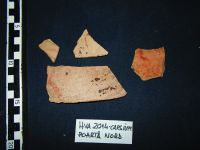 Cronica Cercetărilor Arheologice din România, Campania 2014. Raportul nr. 41, Hârşova, La Cetate (Carsium).<br /> Sectorul 079-6492.<br /><a href='CronicaCAfotografii/2014/041-Harsova-Cetate/fragmente-ceramice-cu-inscriptii-cu-vopsea-rosie.jpg' target=_blank>Priveşte aceeaşi imagine într-o fereastră nouă</a>