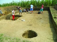 Cronica Cercetărilor Arheologice din România, Campania 2014. Raportul nr. 119, Fulgeriş, La Trei Cireşi (Dealul Fulgeriş).<br /> Sectorul Ilustratie.<br /><a href='CronicaCAfotografii/2014/119-Fulgeris/fig-4-b.JPG' target=_blank>Priveşte aceeaşi imagine într-o fereastră nouă</a>