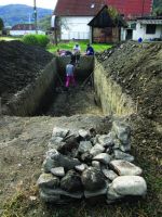 Chronicle of the Archaeological Excavations in Romania, 2016 Campaign. Report no. 23, Sighişoara, Dealul Viilor (Cartierul Viilor; Cătunul Viilor, Necropolă)<br /><a href='CronicaCAfotografii/2016/023-Dealul-Viilor-MS-Punct-Dealul-Viilor/fig-3-sectiunea-in-faza-finala.jpg' target=_blank>Display the same picture in a new window</a>