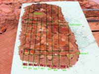 Cronica Cercetărilor Arheologice din România, Campania 2016. Raportul nr. 71, Scânteia, La Nuci (Dealul Bodeştilor).<br /> Sectorul Rezerve.<br /><a href='CronicaCAfotografii/2016/071-Scanteia-IS-Punct-La-Nuci/fig-6a-podea-etaj-cu-gaura-stalp-b-20.JPG' target=_blank>Priveşte aceeaşi imagine într-o fereastră nouă</a>