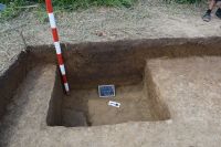 Cronica Cercetărilor Arheologice din România, Campania 2018. Raportul nr. 22, Fulgeriş, La Trei Cireşi (Dealul Fulgeriş).<br /> Sectorul Ilustratie.<br /><a href='CronicaCAfotografii/2018/1-sistematice/022-Fulgeris-BC-s/Ilustratie/fig-7-a-aspect-din-timpul-cercetarii-gr-58.JPG' target=_blank>Priveşte aceeaşi imagine într-o fereastră nouă</a>. Titlu: Ilustratie