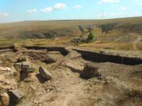 Cronica Cercetărilor Arheologice din România, Campania 2019. Raportul nr. 55, Pantelimon, Cetate<br /><a href='CronicaCAfotografii/2019/01-sistematice/055-pantelimonul-de-sus-ct-ulmetum-s/1-sector-sv-privire-de-ansamblu-catre-se.jpg' target=_blank>Priveşte aceeaşi imagine într-o fereastră nouă</a>