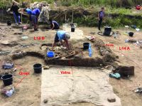 Cronica Cercetărilor Arheologice din România, Campania 2019. Raportul nr. 69, Scânteia, La Nuci (Dealul Bodeştilor)<br /><a href='CronicaCAfotografii/2019/01-sistematice/069-scanteia-is-lanucidealbodesti-s/fig1-vatra-l14-perete-central.jpg' target=_blank>Priveşte aceeaşi imagine într-o fereastră nouă</a>