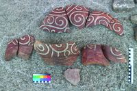 Cronica Cercetărilor Arheologice din România, Campania 2019. Raportul nr. 69, Scânteia, La Nuci (Dealul Bodeştilor)<br /><a href='CronicaCAfotografii/2019/01-sistematice/069-scanteia-is-lanucidealbodesti-s/fig16-bef-116-keramik-uebersicht-01.JPG' target=_blank>Priveşte aceeaşi imagine într-o fereastră nouă</a>