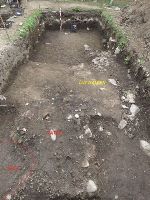 Chronicle of the Archaeological Excavations in Romania, 2021 Campaign. Report no. 15, Câmpulung, Str. Negru Vodă, nr. 76<br /><a href='https://ran.cimec.ro/RANatasamente/i2/C36F7D05CFDA41E0807D3736B8DDF6F8.jpg' target=_blank>Display the same picture in a new window</a>. Title: Fig. 3. Vatra conturată către marginea de sud-vest a zonei cu lut ars, în S IV.