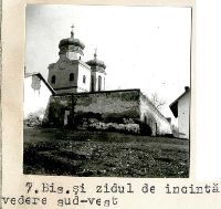 , Segarcea<br /><a href='https://ran.cimec.ro/RANatasamente/i3/DF6D6A035FCA46B5A79F2C3D3EAFF0B2.jpg' target=_blank>Priveşte aceeaşi imagine într-o fereastră nouă</a>. Autor: Florin Dimitriu. Titlu: Ansamblul fostei Mănăstiri Segarcea. Sursa: Florin Dimitriu, Biserica "Adormirea Maicii Domnului” din cadrul fostei Mănăstiri Segarcea: fotografii, Fototeca Istorică a Institutului Național al Patrimoniului. Document de arhivă:  FI-301-DJ-II-a-B-98368-1961, 1961