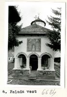 , Polovragi<br /><a href='https://ran.cimec.ro/RANatasamente/i3/605695ECAC71407F8D7CAF830BB40EAD.jpg' target=_blank>Priveşte aceeaşi imagine într-o fereastră nouă</a>. Autor: Alexandru Ștefulescu. Titlu: Vedere generală cu Mănăstirea Polovragi la începutul secolului al XX-lea. Sursa: Aurelian Sacerdoțeanu, Polovragi, Polovragi<br /><a href='https://ran.cimec.ro/RANatasamente/i3/76C3D74444524252AD0D898D78E3FA6A.jpg' target=_blank>Priveşte aceeaşi imagine într-o fereastră nouă</a>. Autor: Alexandru Ștefulescu; Nicolae Ghika-Budești. Titlu: Vederi și planul mănăstirii la începutul secolului al XX-lea. Sursa: Aurelian Sacerdoțeanu, Polovragi, Polovragi<br /><a href='https://ran.cimec.ro/RANatasamente/i3/F27E6B635E3045DD83159F72C0BEF02F.jpg' target=_blank>Priveşte aceeaşi imagine într-o fereastră nouă</a>. Autor: Dumitriu Octavian, Berbecaru C-tin, Florescu Letiţ. Titlu: Planul incintei și al bisericii. Sursa: Mănăstirea Polovragi, (GJ-II-a-A-09356) (no date) Mănăstirea Polovragi. Available at: https://relevee.uauim.ro/m466/ (Accessed: 28 August 2025)., Polovragi<br /><a href='https://ran.cimec.ro/RANatasamente/i3/B932CAD0FA3A43E58236C6EA17ADE655.jpg' target=_blank>Priveşte aceeaşi imagine într-o fereastră nouă</a>. Autor: Florin Dimitriu. Titlu: Colțul de nord-vest al incintei. Sursa: Fototeca Direcției Monumentelor Istorice, Polovragi<br /><a href='https://ran.cimec.ro/RANatasamente/i3/9147FB834E6841128E797BC9761138C6.jpg' target=_blank>Priveşte aceeaşi imagine într-o fereastră nouă</a>. Autor: Florin Dimitriu. Titlu: Mănăstirea Polovragi. Vedere din nord-vest. Sursa: Fototeca Direcției Monumentelor Istorice, Polovragi<br /><a href='https://ran.cimec.ro/RANatasamente/i3/4CF4D7A01FF74885B839F945A5F4A429.jpg' target=_blank>Priveşte aceeaşi imagine într-o fereastră nouă</a>. Autor: Florin Dimitriu. Titlu: Mănăstirea Polovragi. Vedere din sud-vest. Sursa: Fototeca Direcției Monumentelor Istorice, Polovragi<br /><a href='https://ran.cimec.ro/RANatasamente/i3/5F69DFE99D854BAC92295B2AB747CD04.jpg' target=_blank>Priveşte aceeaşi imagine într-o fereastră nouă</a>. Autor: Florin Dimitriu. Titlu: Mănăstirea Polovragi. Vederi din 1961. Sursa: Fototeca Direcției Monumentelor Istorice, Polovragi<br /><a href='https://ran.cimec.ro/RANatasamente/i3/857E2C4CBC364CD1B02518E05E515B7D.jpg' target=_blank>Priveşte aceeaşi imagine într-o fereastră nouă</a>. Autor: Florin Dimitriu. Titlu: Mănăstirea Polovragi. Vederi din 1961. Sursa: Fototeca Direcției Monumentelor Istorice, Polovragi<br /><a href='https://ran.cimec.ro/RANatasamente/i3/DEE217B6FC9944AA82B2B824AD0AA384.jpg' target=_blank>Priveşte aceeaşi imagine într-o fereastră nouă</a>. Autor: Franz von Weiss. Titlu: Planul Mănăstirii Polovragi după Weiss. Sursa: Aurelian Sacerdoțeanu, Polovragi, Polovragi<br /><a href='https://ran.cimec.ro/RANatasamente/i3/3C547E70EF7C49BF823BBFEEE4FA85F8.jpg' target=_blank>Priveşte aceeaşi imagine într-o fereastră nouă</a>. Autor: Gheorghe I. Cantacuzino. Titlu: Localizarea cercetărilor arheologice din 1971-1973. Sursa: Gheorghe I. Cantacuzină, Cercetările arheologice de la Polovragi, BCMI, V, 1-4, 1994, p.11-18, Polovragi<br /><a href='https://ran.cimec.ro/RANatasamente/i3/FA1DC777954B4CC19D5807A22D401ECE.jpg' target=_blank>Priveşte aceeaşi imagine într-o fereastră nouă</a>. Autor: Gheorghe I. Cantacuzino. Titlu: Stratigrafia secțiunilor cercetate în 1971-1973. Sursa: Gheorghe I. Cantacuzină, Cercetările arheologice de la Polovragi, BCMI, V, 1-4, 1994, p.11-18, Polovragi<br /><a href='https://ran.cimec.ro/RANatasamente/i3/D2D8BBD433A947B7A5B31E0DD5D33AAB.jpg' target=_blank>Priveşte aceeaşi imagine într-o fereastră nouă</a>. Autor: Gheorghe I. Cantacuzino. Titlu: Stratigrafia secțiunilor cercetate în 1971-1973. Sursa: Gheorghe I. Cantacuzină, Cercetările arheologice de la Polovragi, BCMI, V, 1-4, 1994, p.11-18, Polovragi<br /><a href='https://ran.cimec.ro/RANatasamente/i3/20C87FDD8E344E3BBBC451B11CA78A1C.jpg' target=_blank>Priveşte aceeaşi imagine într-o fereastră nouă</a>. Autor: Gheorghe I. Cantacuzino. Titlu: Stratigrafia secțiunilor cercetate în 1971-1973. Sursa: Gheorghe I. Cantacuzină, Cercetările arheologice de la Polovragi, BCMI, V, 1-4, 1994, p.11-18, Polovragi<br /><a href='https://ran.cimec.ro/RANatasamente/i3/A27C2784872F4318B14C3227128F7F8E.jpg' target=_blank>Priveşte aceeaşi imagine într-o fereastră nouă</a>. Autor: Marian Alin Gigină. Titlu: Mănăstirea Polovragi. Sursa: Marian Alin Gigină, Mănăstirea Polovragi-Gorj și-a serbat Hramul, articol web, 2022, Polovragi<br /><a href='https://ran.cimec.ro/RANatasamente/i3/92821BC3654E4B76AB1469A0908FE5BD.jpg' target=_blank>Priveşte aceeaşi imagine într-o fereastră nouă</a>. Autor: Marian Alin Gigină. Titlu: Mănăstirea Polovragi. Sursa: Marian Alin Gigină, Mănăstirea Polovragi-Gorj și-a serbat Hramul, articol web, 2022, Polovragi<br /><a href='https://ran.cimec.ro/RANatasamente/i3/3CD83E13FAEF4ADB86D8AC84473055F5.jpg' target=_blank>Priveşte aceeaşi imagine într-o fereastră nouă</a>. Autor: Marian Alin Gigină. Titlu: Mănăstirea Polovragi. Sursa: Marian Alin Gigină, Mănăstirea Polovragi-Gorj și-a serbat Hramul, articol web, 2022, Polovragi<br /><a href='https://ran.cimec.ro/RANatasamente/i3/77FF396F93DA412E955E41CDCD0F2D37.jpg' target=_blank>Priveşte aceeaşi imagine într-o fereastră nouă</a>. Autor: Nicolae Ghika-Budești. Titlu: Mănăstirea Polovragi, vedere exterioară spre sud. Sursa: Aurelian Sacerdoțeanu, Polovragi, Polovragi<br /><a href='https://ran.cimec.ro/RANatasamente/i3/67A28FD39BB5461ABC4F54814DA010CB.jpg' target=_blank>Priveşte aceeaşi imagine într-o fereastră nouă</a>. Autor: Nicu Farcaș. Titlu: Biserica „Adormirea Maicii Domnului” a mănăstirii Polovragi. Sursa: Nicu Farcaș, Mănăstirea Polovragi, Wikivoyage, 2018, Polovragi<br /><a href='https://ran.cimec.ro/RANatasamente/i3/381167A86201452EB7002E8EF12DE156.jpg' target=_blank>Priveşte aceeaşi imagine într-o fereastră nouă</a>. Autor: Nicu Farcaș. Titlu: Biserica bolniță a Mănăstirii Polovragi. Sursa: Nicu Farcaș, Mănăstirea Polovragi, Wikivoyage, 2018, Polovragi<br /><a href='https://ran.cimec.ro/RANatasamente/i3/A878DDB5766143F1BF0D450BB6050EA5.jpg' target=_blank>Priveşte aceeaşi imagine într-o fereastră nouă</a>. Autor: Robert Berger. Titlu: Plan, Vedere laterală; Clopotnița, Stăreția - Vedere interioară. Sursa: Mănăstirea Polovragi, (GJ-II-a-A-09356) (no date) Mănăstirea Polovragi. Available at: https://relevee.uauim.ro/m466/ (Accessed: 28 August 2025)., Polovragi<br /><a href='https://ran.cimec.ro/RANatasamente/i3/EAC9C3555AEA4EC7A246A26578D84E17.jpg' target=_blank>Priveşte aceeaşi imagine într-o fereastră nouă</a>. Autor: Victor Bratulescu. Titlu: Mănăstirea Polovragi. Bolnița. Sursa: Victor Bratulescu, Mănăstirea Polovragi, BCMI, 1940, p. 5-40, Polovragi<br /><a href='https://ran.cimec.ro/RANatasamente/i3/415A7C5EB74F4A038BB5DDAA777E83DF.jpg' target=_blank>Priveşte aceeaşi imagine într-o fereastră nouă</a>. Autor: Victor Bratulescu. Titlu: Mănăstirea Polovragi. Clopotnița. Sursa: Victor Bratulescu, Mănăstirea Polovragi, BCMI, 1940, p. 5-40, Polovragi<br /><a href='https://ran.cimec.ro/RANatasamente/i3/5A1F53ADD62747C89E66C70EA5782828.jpg' target=_blank>Priveşte aceeaşi imagine într-o fereastră nouă</a>. Autor: Victor Bratulescu. Titlu: Mănăstirea Polovragi. Interior. Sursa: Victor Bratulescu, Mănăstirea Polovragi, BCMI, 1940, p. 5-40, Polovragi<br /><a href='https://ran.cimec.ro/RANatasamente/i3/D0109702464043F3ABCCE9BB695EC487.jpg' target=_blank>Priveşte aceeaşi imagine într-o fereastră nouă</a>. Autor: Victor Bratulescu. Titlu: Mănăstirea Polovragi. Vedere generală. Sursa: Victor Bratulescu, Mănăstirea Polovragi, BCMI, 1940, p. 5-40, Polovragi<br /><a href='https://ran.cimec.ro/RANatasamente/i3/B27ADD56F81D4D0FBBE613868A72198A.jpg' target=_blank>Priveşte aceeaşi imagine într-o fereastră nouă</a>. Autor: Virgil Bilciurescu. Titlu: Fațada vest. Sursa: Fototeca Direcției Monumentelor Istorice