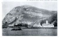 , Polovragi<br /><a href='https://ran.cimec.ro/RANatasamente/i3/605695ECAC71407F8D7CAF830BB40EAD.jpg' target=_blank>Priveşte aceeaşi imagine într-o fereastră nouă</a>. Autor: Alexandru Ștefulescu. Titlu: Vedere generală cu Mănăstirea Polovragi la începutul secolului al XX-lea. Sursa: Aurelian Sacerdoțeanu, Polovragi