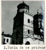 , Segarcea<br /><a href='https://ran.cimec.ro/RANatasamente/i3/B9798C6A3BDB41BDA0DE0E435E427D3E.jpg' target=_blank>Priveşte aceeaşi imagine într-o fereastră nouă</a>. Autor: Florin Dimitriu. Titlu: Ansamblul fostei Mănăstiri Segarcea. Sursa: Florin Dimitriu, Biserica "Adormirea Maicii Domnului” din cadrul fostei Mănăstiri Segarcea: fotografii, Fototeca Istorică a Institutului Național al Patrimoniului. Document de arhivă:  FI-301-DJ-II-a-B-98368-1961, 1961